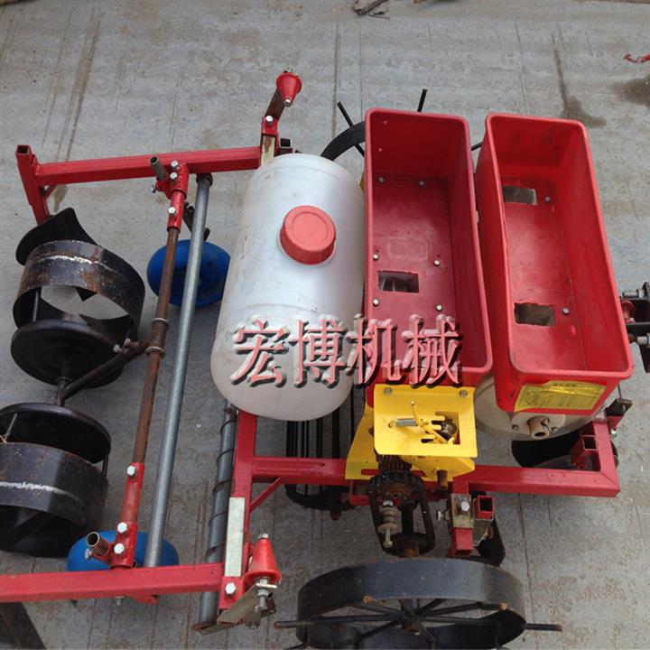 播種覆膜機(jī) 旱地玉米覆膜機(jī) 大棚噴藥地膜覆蓋機(jī)