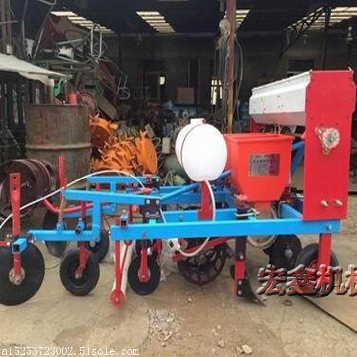 植保拖拉機(jī)覆膜機(jī) 大馬力覆膜機(jī)報價單 打藥地膜覆蓋機(jī)