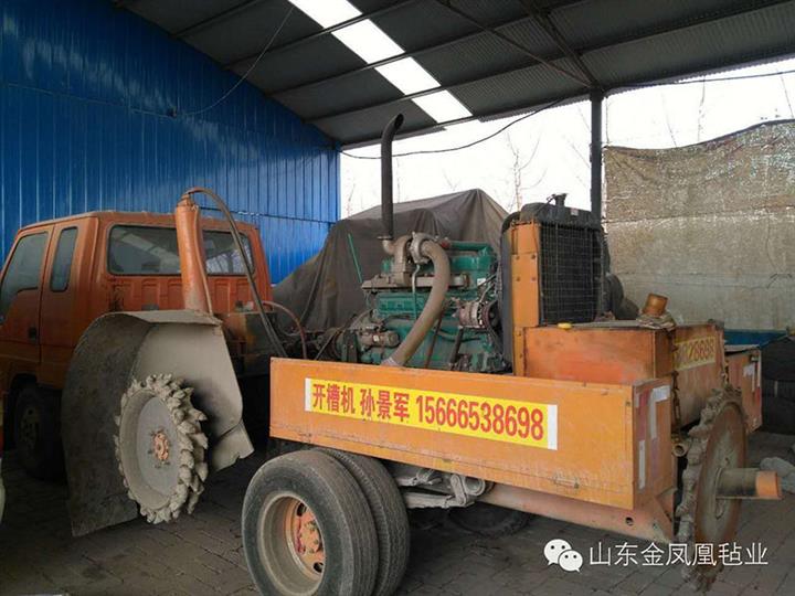 路沿石開(kāi)槽機(jī)租賃 出租 哪家好/金鳳凰專業(yè)生產(chǎn)路沿石開(kāi)槽機(jī)廠