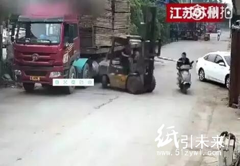 使用叉車企業(yè)需要注意，錯誤操作方式會出人命！