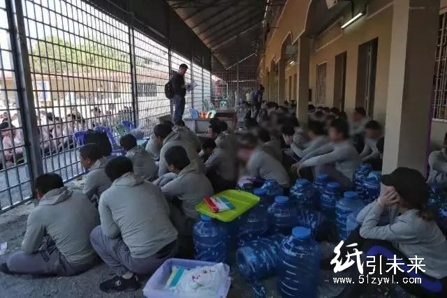 200多名用紙箱載著發(fā)財夢想的年輕人，小目標(biāo)100萬回家過年，結(jié)果……